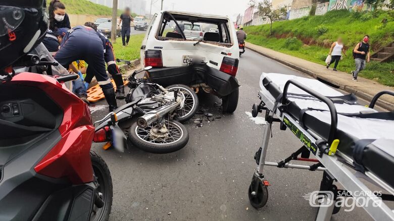 Motoboy sofre grave acidente no pontilhão da Praça Itália - Crédito: SCA