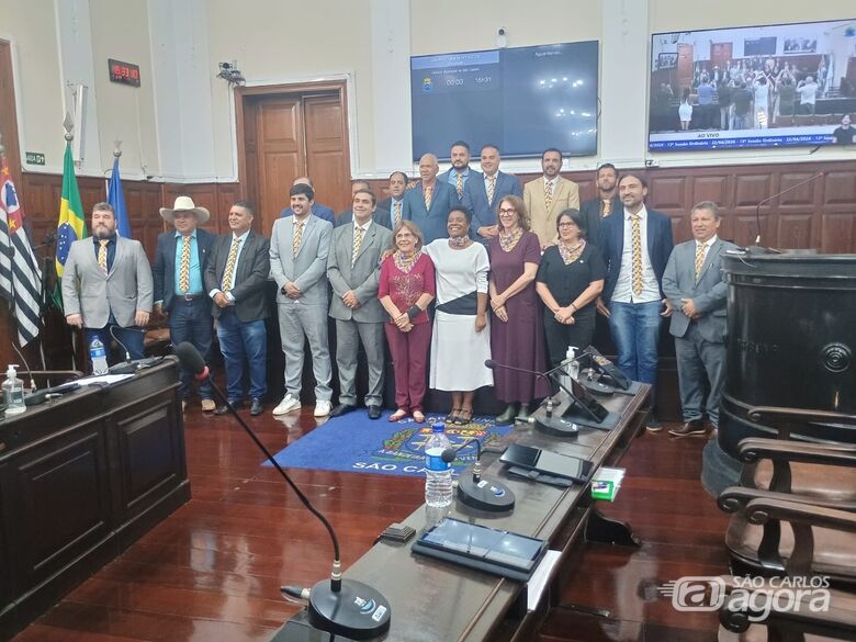 Os vereadores na sessão da Câmara de ontem: projeto foi aprovado por unanimidade - Crédito: Divulgação 