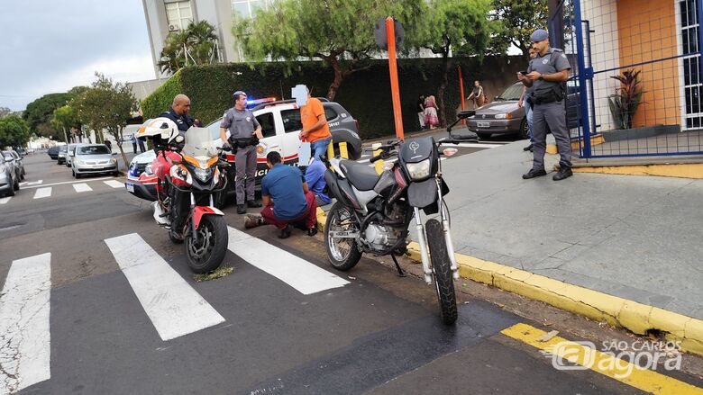 Motoqueiro fica ferido após colisão com carro no Jardim Paraíso - Crédito: SCA