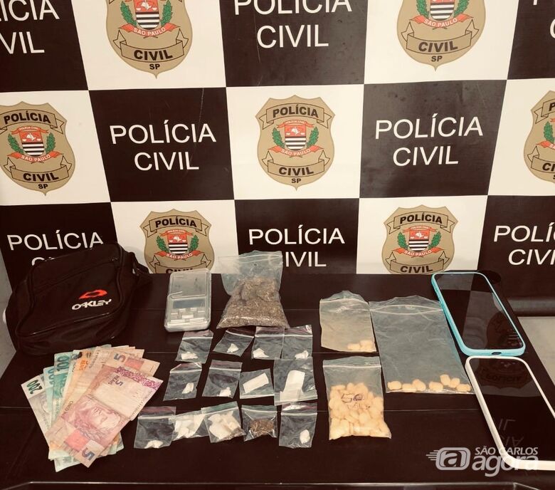 Polícia Civil prende jovem por tráfico de drogas durante operação em São Carlos - 