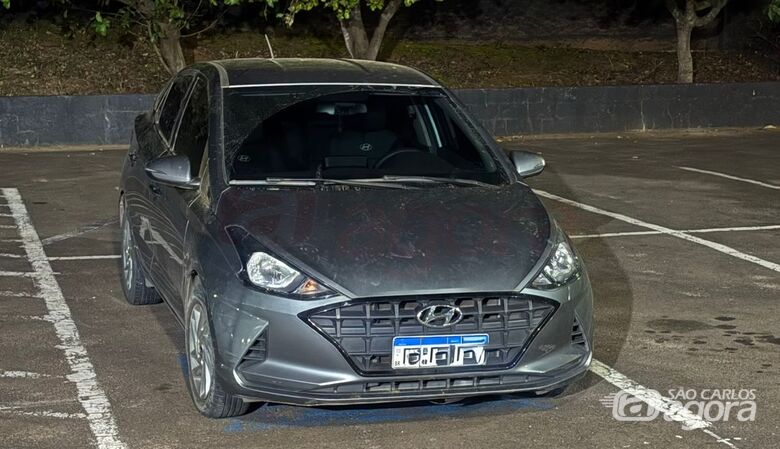 Motorista de aplicativo é assaltado e tem carro roubado; veículo é recuperado com dois adolescentes em Ibaté -