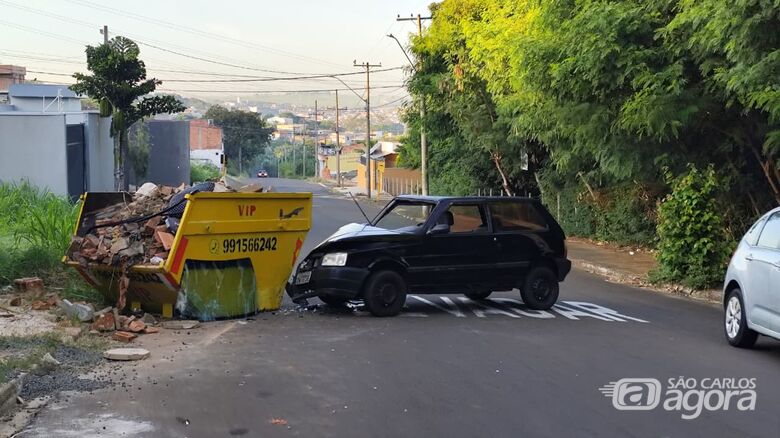 Colisão entre carro e caçamba deixa homem ferido no Jardim Medeiros - Crédito: SCA