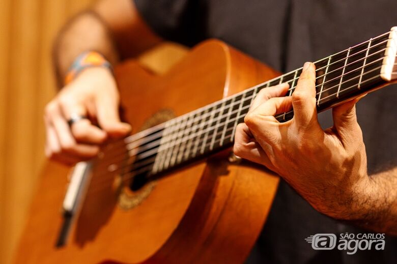 Gustavo Ortiz lança álbum “Arrasto” com show gratuito no Teatro de Bolso da UFSCar - Crédito: Mateus Paludetti