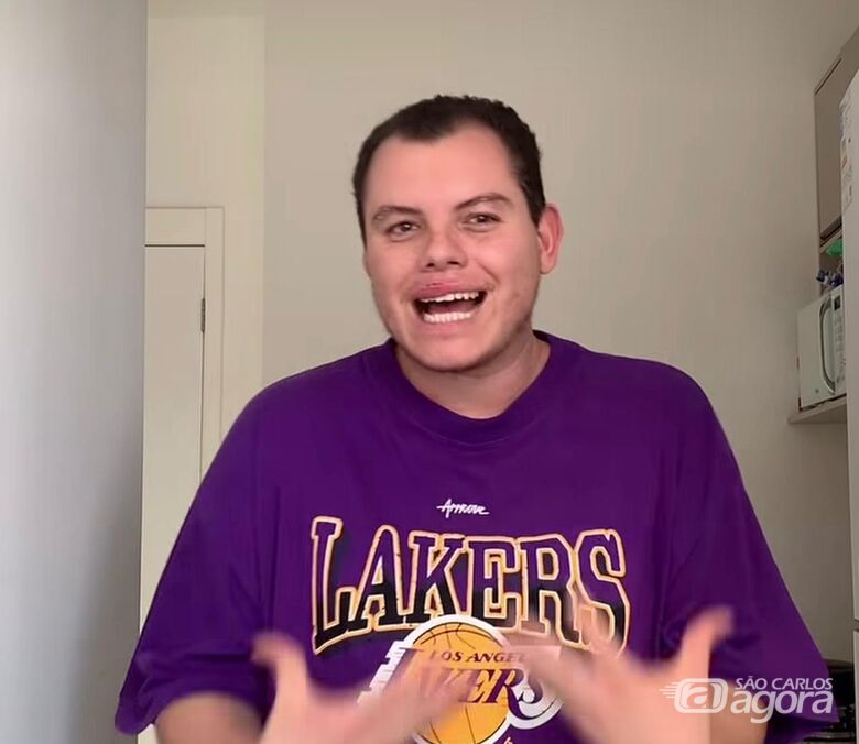 "Depois de quase duas semanas internado, o alívio de estar em casa." - Crédito: reprodução