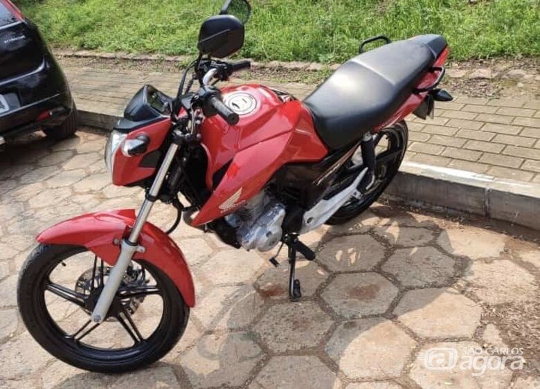 Moto é furtada no Centro é proprietária pede ajuda -
