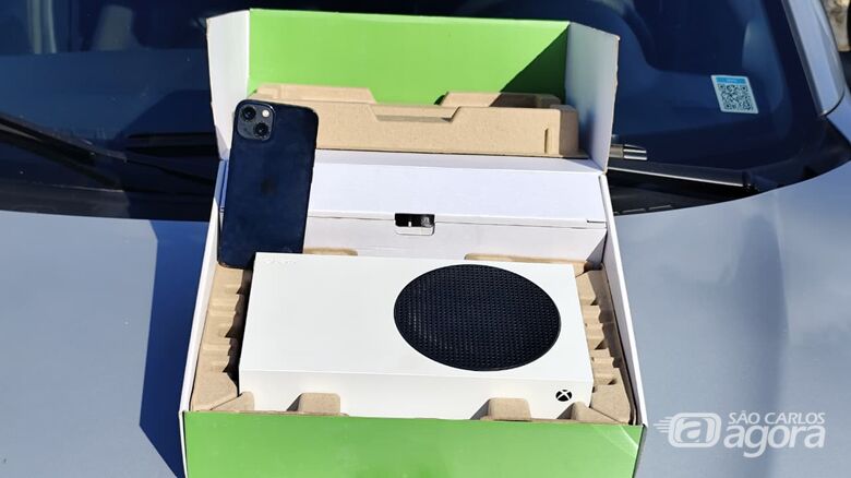 Golpe com dinheiro falso termina com jovem preso e eletrônicos apreendidos em São Carlos - Crédito: SCA