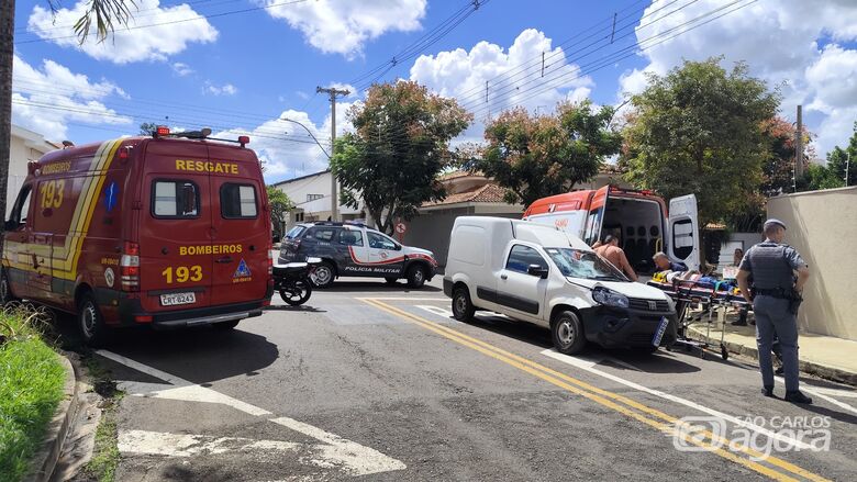 Colisão entre carro e moto deixa duas pessoa feridas no Jardim Alvorada  - Crédito: SCA