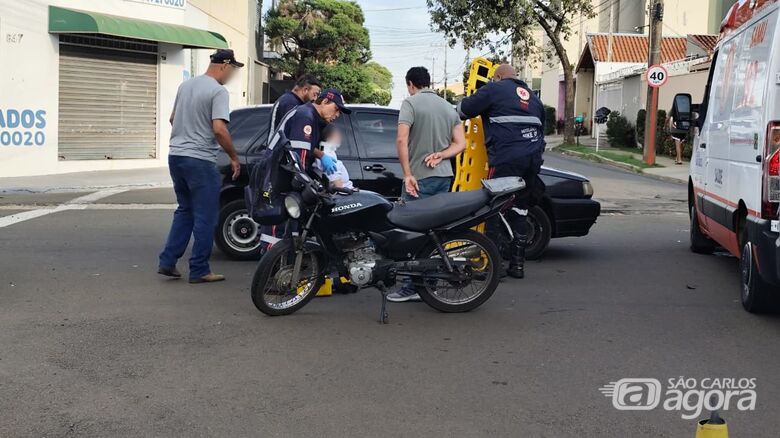 Motociclista fica ferida após colisão em cruzamento no Santa Felícia - Crédito: SCA