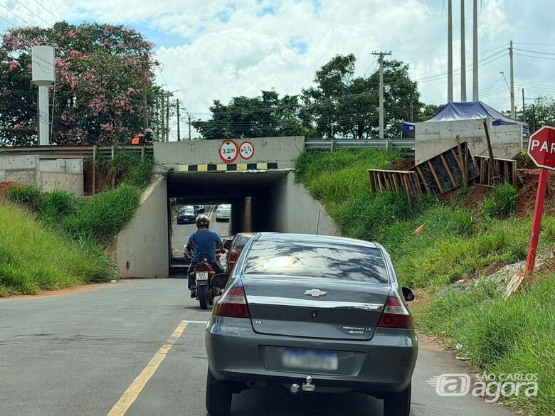 Pontilhão entre Paulistano e Jockey Clube: motoristas pedem instalação de semáforo - Crédito: SCA