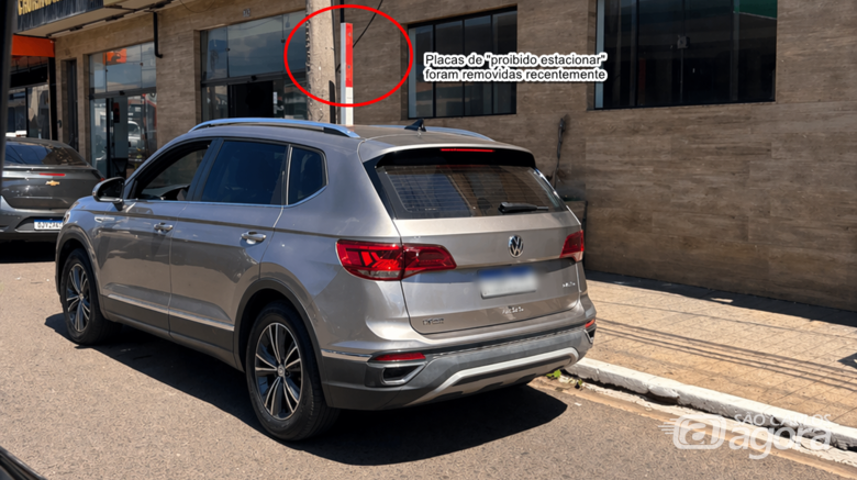 Veículos estacionados em um único quarteirão causa transtornos - Crédito: Whatsapp SCA