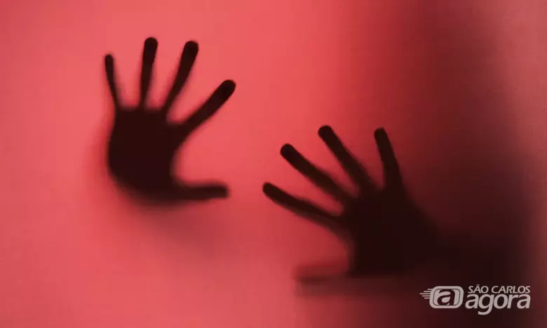 silhuetas de mãos [imagem ilustrativa] - Crédito: Freepik