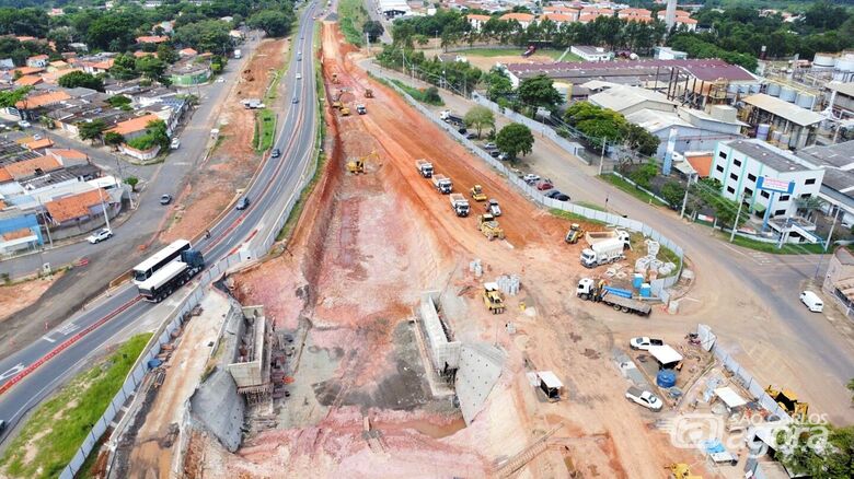 Eixo SP lança vigas de novo viaduto na SP-304 e realiza interdições rápidas em Piracicaba - 
