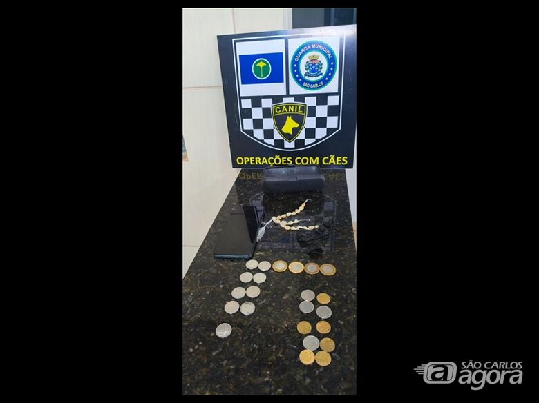 Homem é detido por tráfico de drogas em praça na Vila Costa do Sol - Crédito: SCA