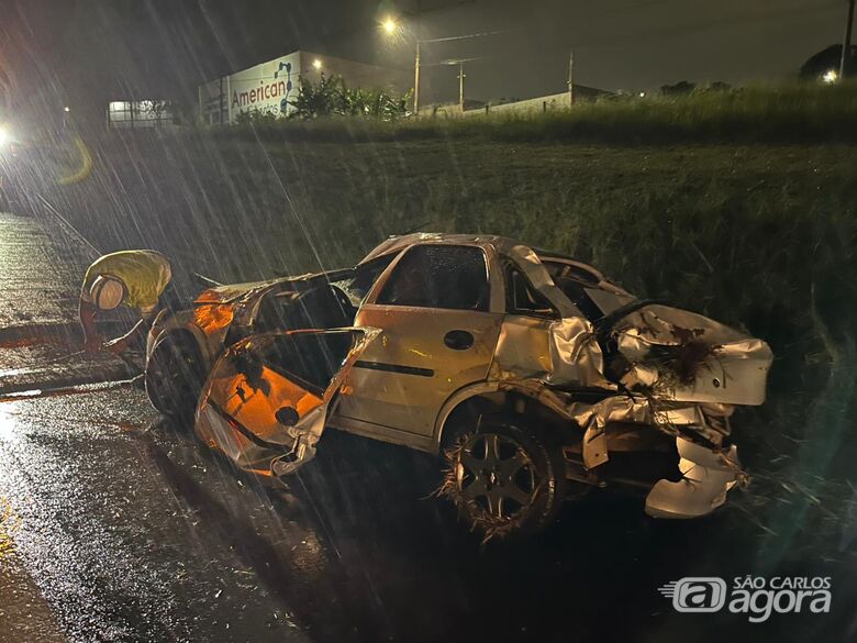 Carro capota após colisão com caminhão e deixa feridos na SP-310  - Crédito: Foto: Flavio Fernandes/São Carlos Agora