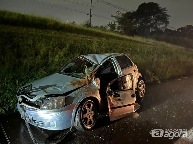 Motorista de São Carlos vítima de capotamento na SP-310 segue internado em Santa Casa da região - Crédito: Foto: Flavio Fernandes/São Carlos Agora