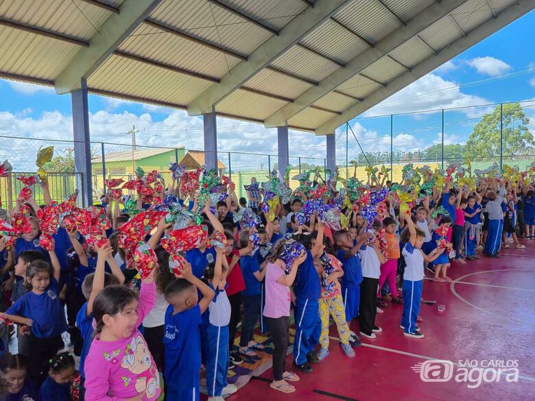 Prefeitura de Ibaté celebra a Páscoa com entrega de ovos para os alunos da rede municipal - Crédito: SCA