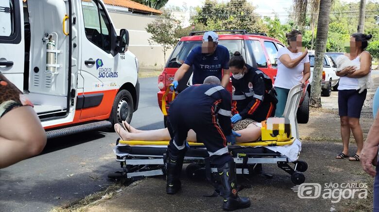 Colisão contra caçamba deixa gestante ferida no Parque dos Timburis - Crédito: SCA