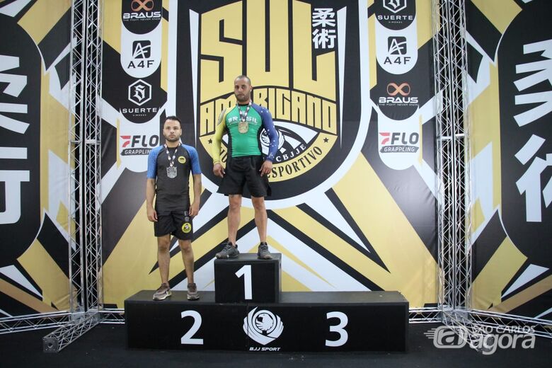 Rafael Castro conquista vitória por finalização no Sul-Americano da CBJJE -