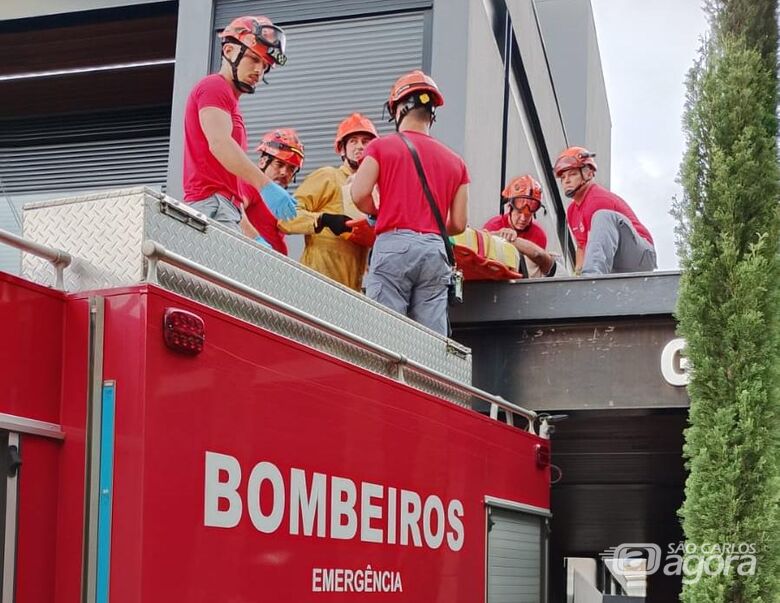 Trabalhador cai de 4 metros e fica gravemente ferido em condomínio de São Carlos - Crédito: Foto: Maycon Maximino/São Carlos Agora