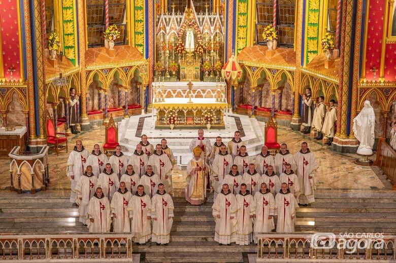 26 diáconos são ordenados sacerdotes em cerimônia solene dos Arautos do Evangelho em Caieiras - 