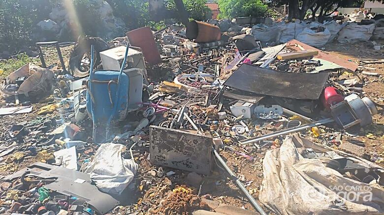 Operação conjunta interdita dois depósitos de sucata irregulares - 