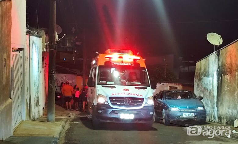 Homem fica gravemente ferido após ser esfaqueado no Jardim Gonzaga - Crédito: Foto: Maycon Maximino/São Carlos Agora