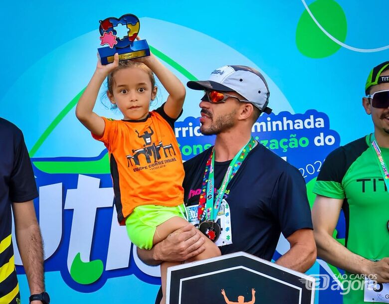 Lucas Sena conquista pódio e mantém sequência de vitórias na Corrida do Autismo em São Carlos - 