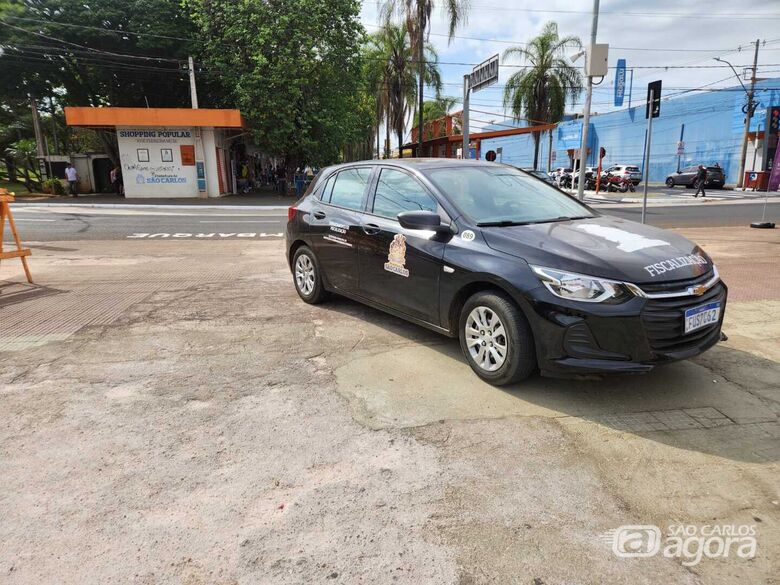 Operação da Prefeitura fecha boxes irregulares na Praça do Comércio - 
