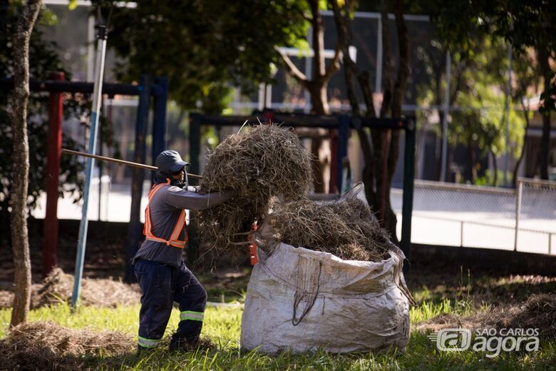 Mutirão leva limpeza, pavimentação e sinalização ao Cidade Aracy - 