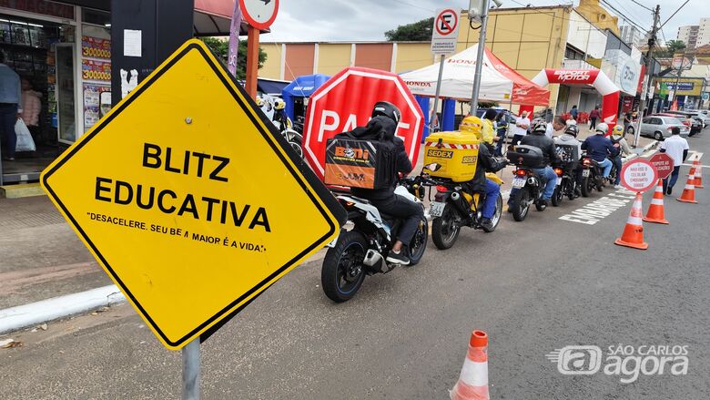 Blitz educativa do Maio Amarelo reúne forças de segurança e conscientiza motoristas no Centro  - Crédito: SCA