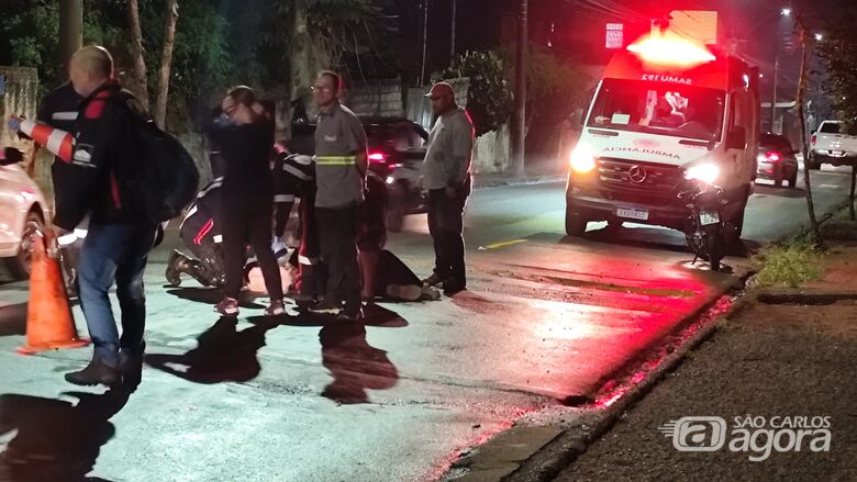 Motociclista fica ferida após queda no bairro Jacobucci  - Crédito: SCA