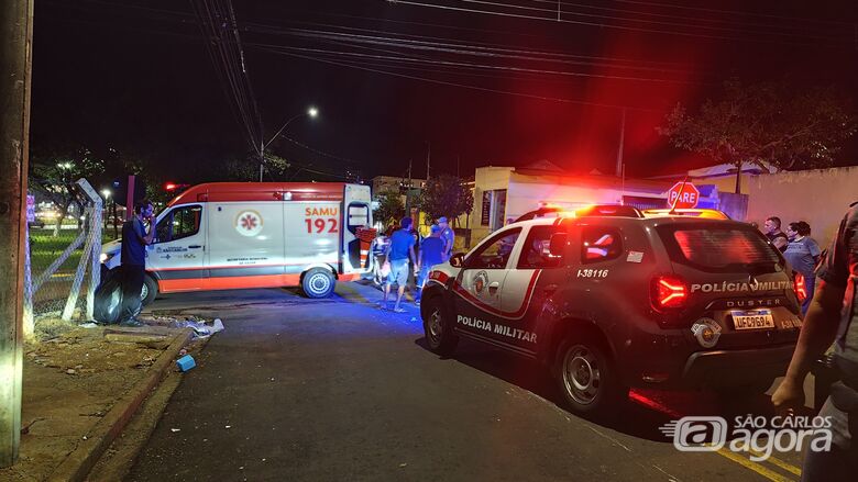 Moradora em situação de rua é esfaqueada no abdômen e socorrida em estado grave na Vila Costa do Sol - Crédito: SCA