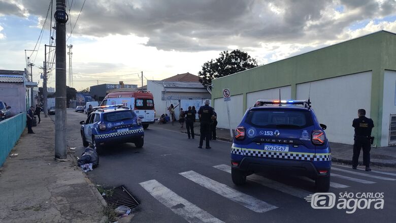 Homem é esfaqueado em frente à Casa de Passagem na Vila Celina - Crédito: SCA