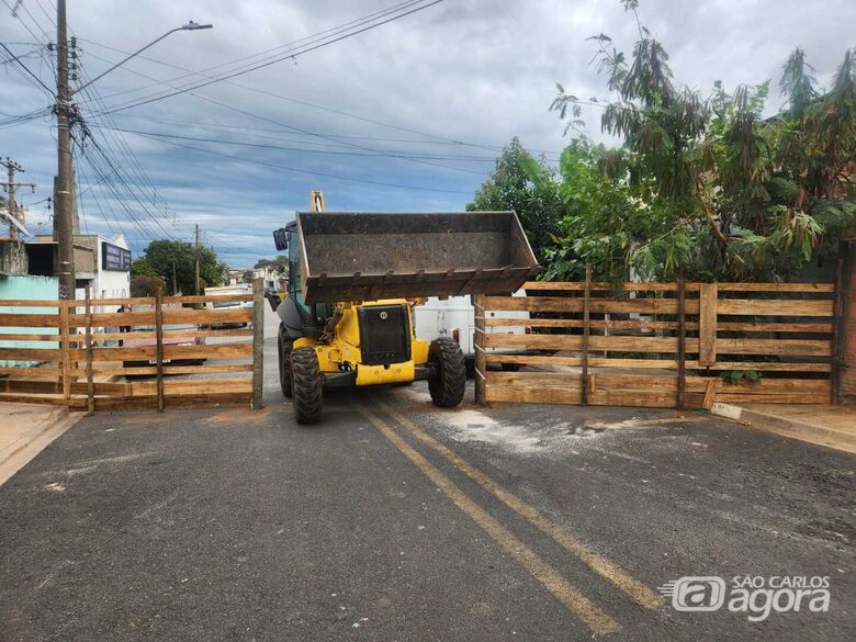 Prefeitura remove bloqueios em rua no Jardim Pacaembu - Crédito: divulgação