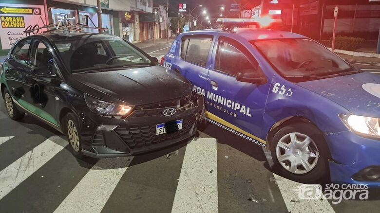 Viatura da GCM se envolve em acidente no Centro - Crédito: SCA