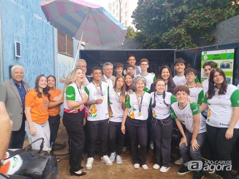 Presidente da empresa que bancou a maior parte dos gastos da viagem da comitiva são-carlense ao evento internacional ficou "maravilhado" com a ousadia dos estudantes - Crédito: SCA
