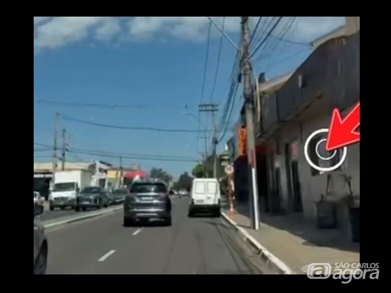 Motoristas continuam reclamando de gargalo na avenida Professor Luís Augusto de Oliveira e pedem providências - 