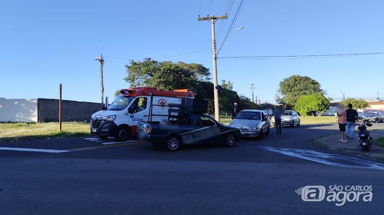 Colisão frontal entre veículos deixa criança ferida no Jardim Beatriz - Crédito: SCA