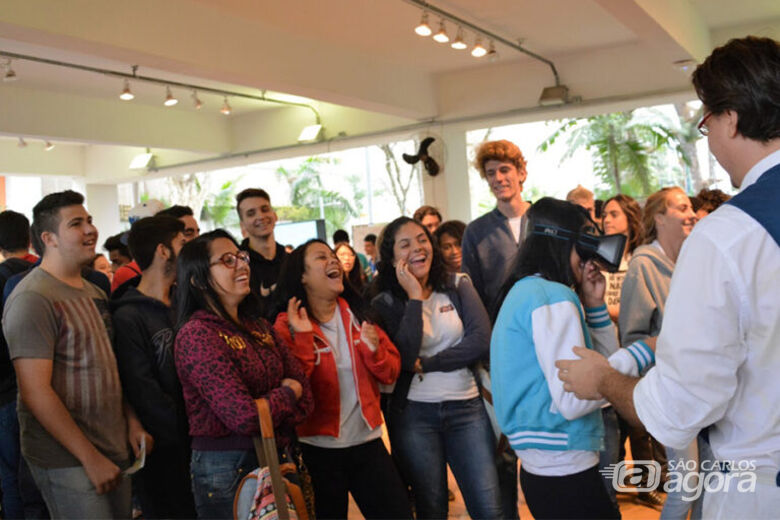 Participar da visita pode contribuir para a escolha de carreira dos jovens (Crédito da imagem: ICMC) - 