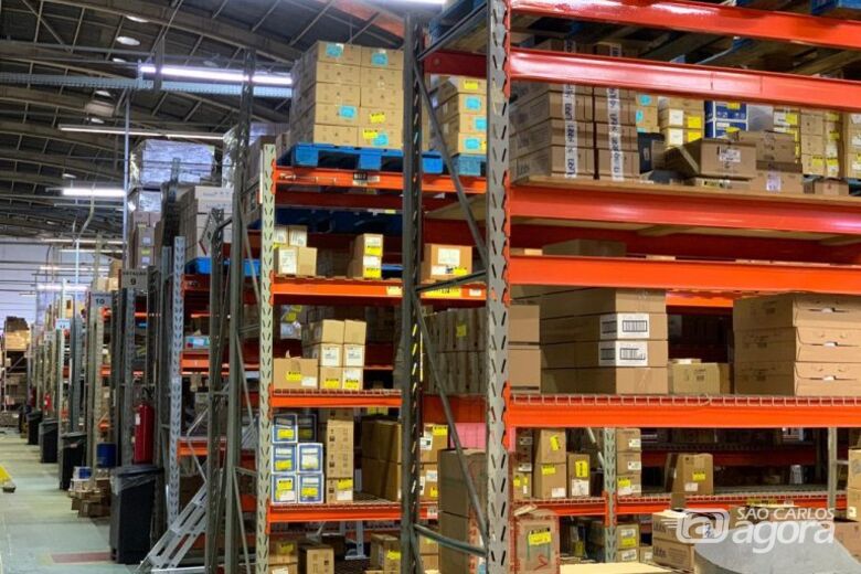 Produtos importados de valor inferior a 50 dólares ficam livres de imposto   Fonte: Agência Câmara de Notícias - Crédito: Divulgação/Agência de Notícias do Paraná   Fonte: Agência Câmara de Notícias