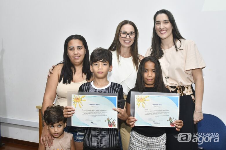 Programa Famílias Fortes certifica 32 famílias em cerimônia no Paço Municipal - 