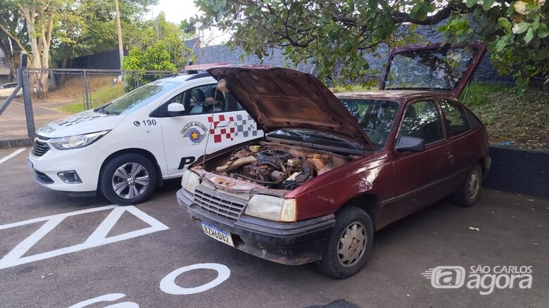 Carro furtado em Ibaté é encontrado abandonado pela PM no Cidade Aracy - Crédito: Foto: Maycon Maximino/São Carlos Agora