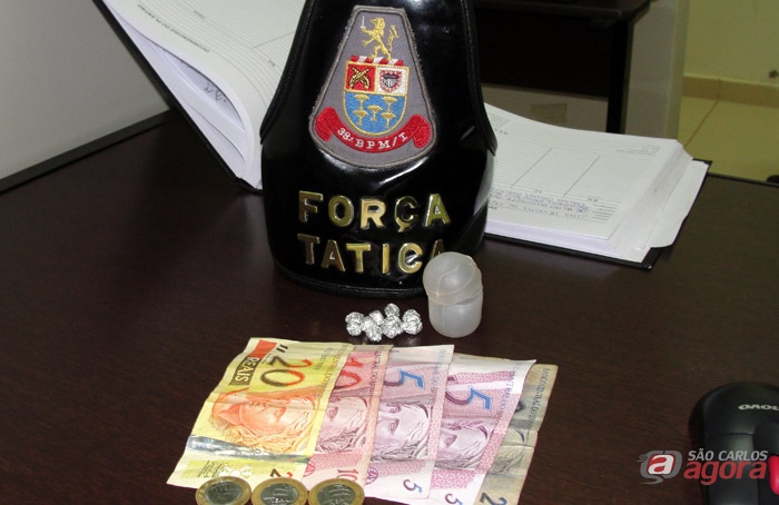 Pedras de crack apreendidas pela Força Tática no Tijuco Preto -