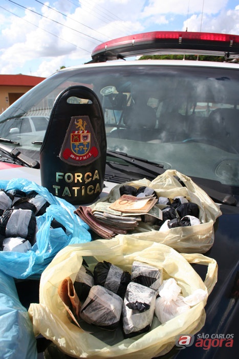 Droga, dinheiro e material apreendidos pela Força Tática -