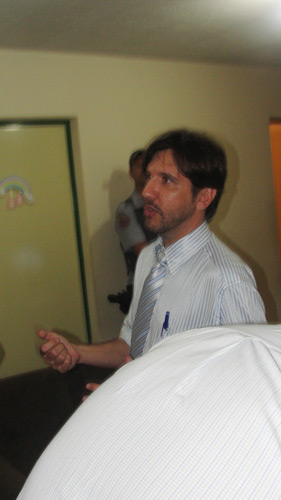 Delegado Gilberto de Aquino trabalha no apartamento onde a jovem foi encontrada morta -