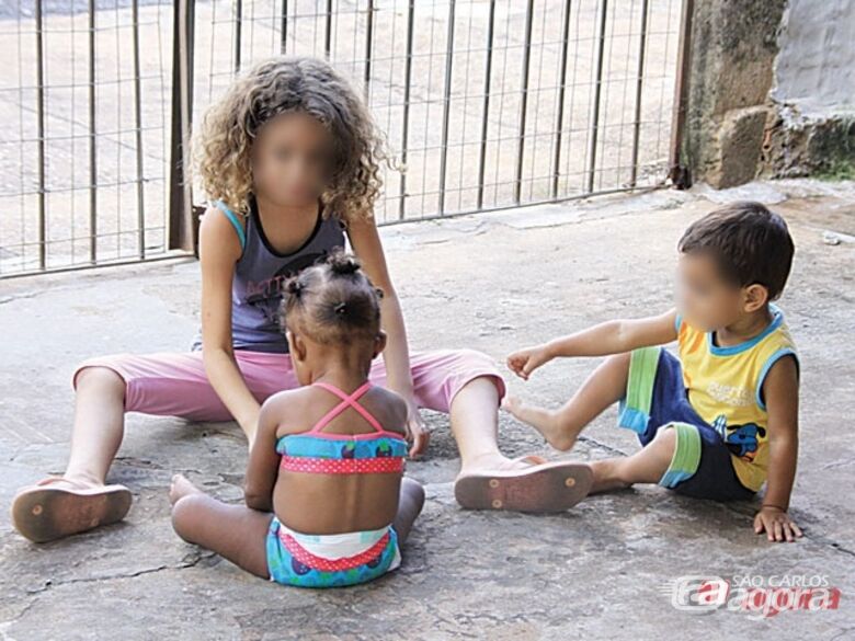 Na casa da mãe da viciada há outras oito crianças. (Glauber Cunha/Araraquara.com) - 