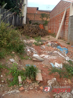 Exemplo de um terreno "abandonado" no Jardim Beatriz -