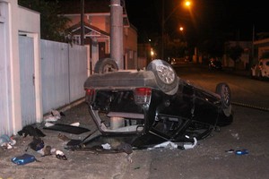 Motorista do Uno é acusado de furtar objetos de três veículos -
