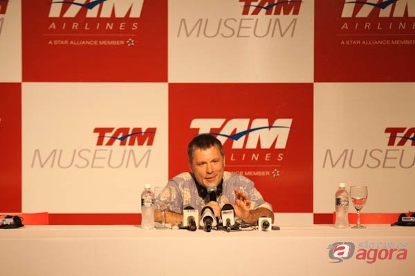 Bruce Dickinson em entrevista coletiva no Museu TAM -