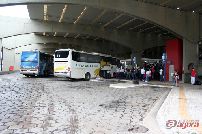 Movimento e intenso no terminal rodoviário de São Carlos -
